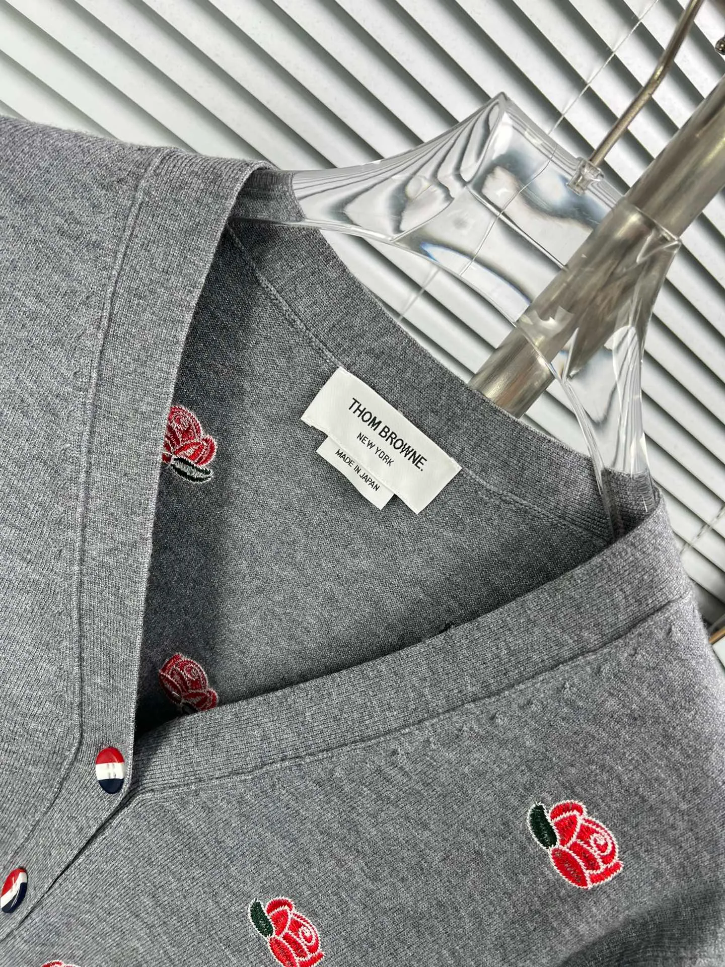THOM BROWNE🇳🇱 V ： ：Cream White Gray Blue Sizes：0.1.2（S.M.L）